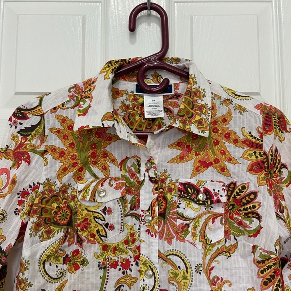 Karen Scott Petites Floral Button Up Shirt Bundle (includes 3 shirts) ✨ - Picture 8 of 16